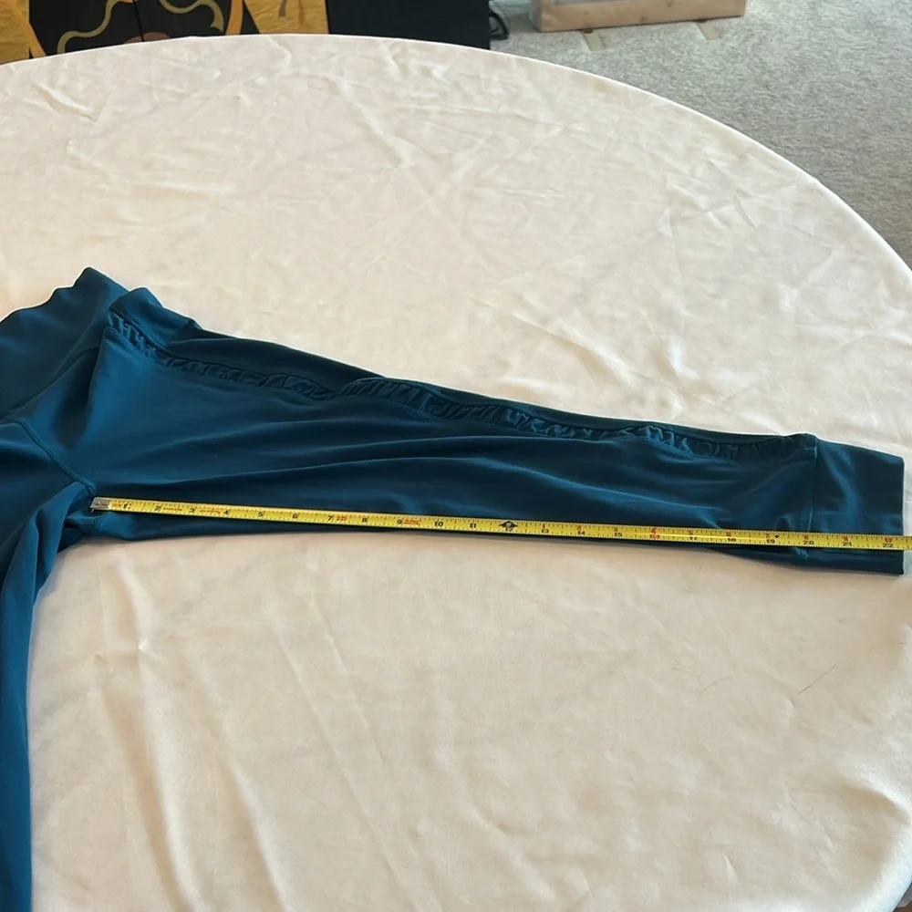 Rouched Athleta 7/8 tight with pockets - Picture 8 of 8